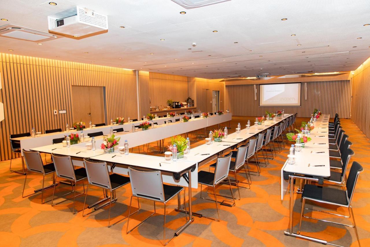 Noom Hotel Abidjan Plateau Exterior foto Meeting room