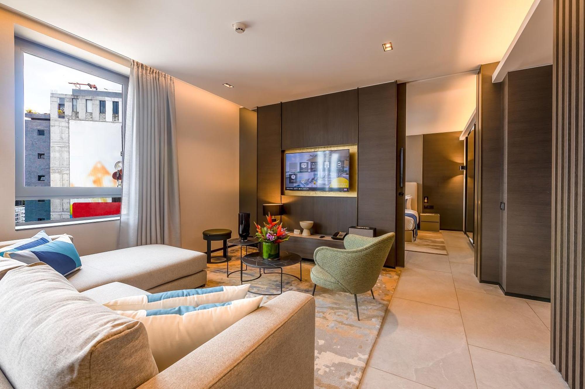 Noom Hotel Abidjan Plateau Exterior foto The living room of a suite at the Mandarin Oriental