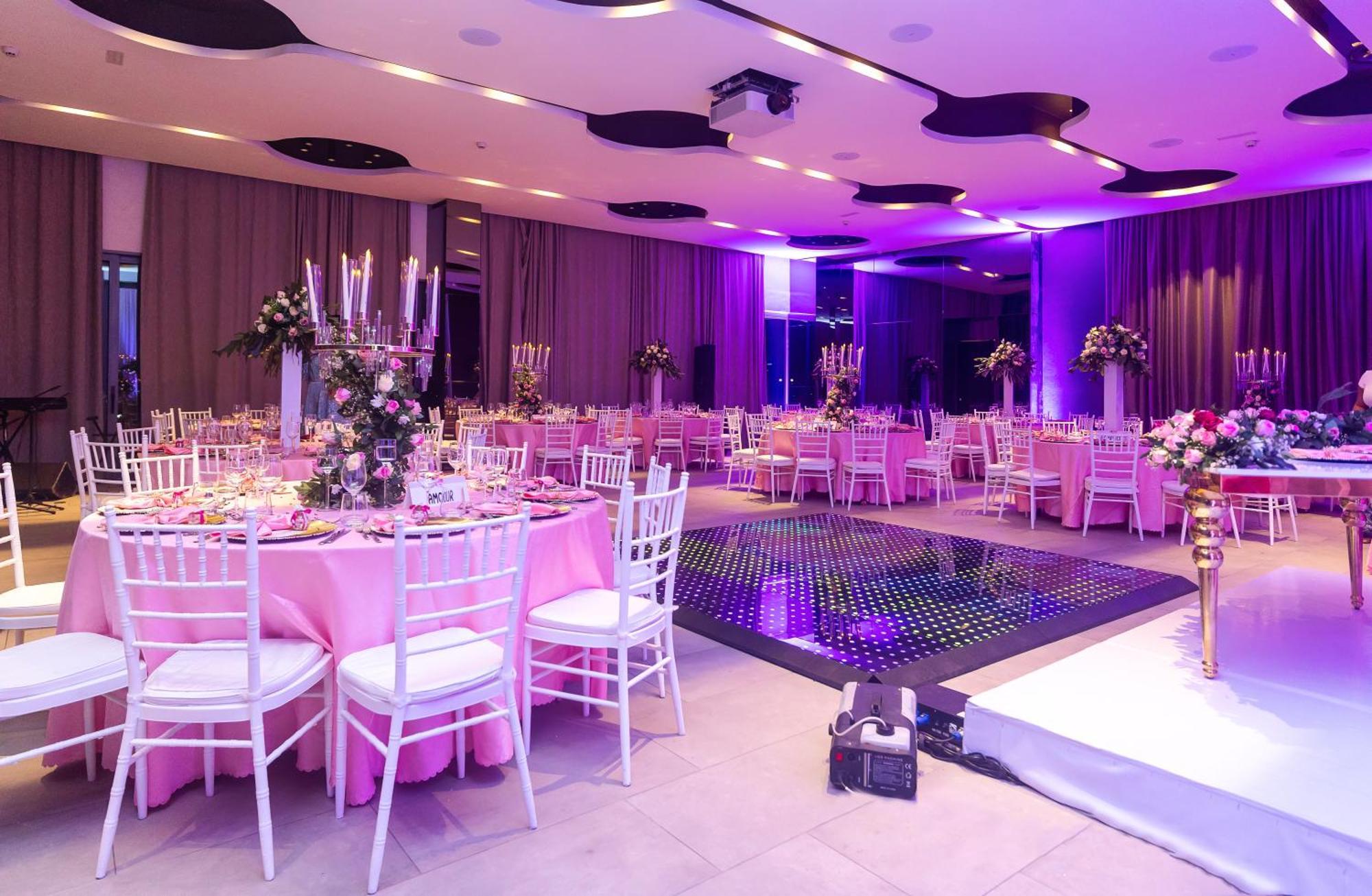 Noom Hotel Abidjan Plateau Exterior foto The ballroom